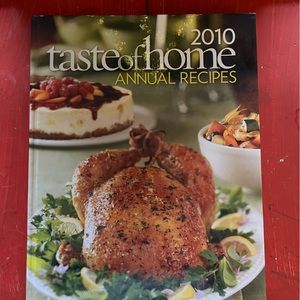 Taste of Home 2010 cookbook in excellent condition!